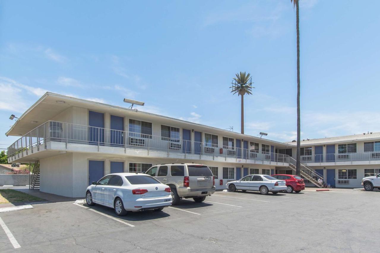 6 Hotel Bakersfield
